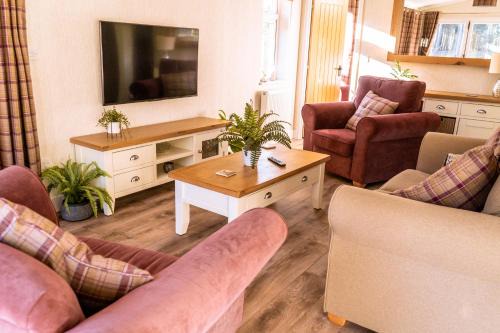 Ryther Cabin | Hollicarrs - Waters Edge