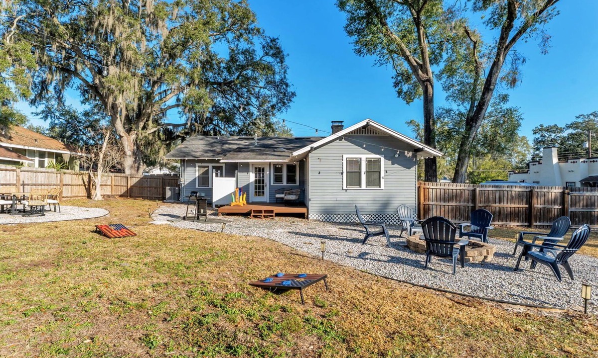 Lakeland House | Hollingsworth Bungalow- Just steps to lake path