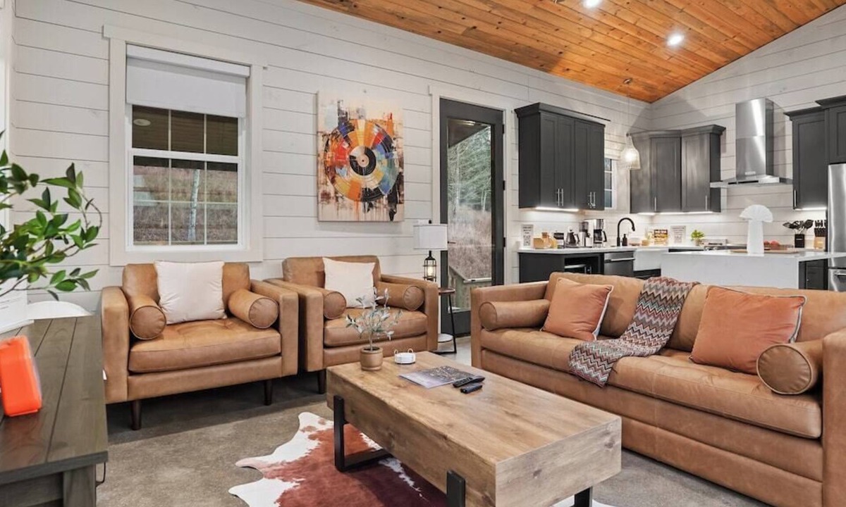 Kedron House | Hollow Hideaway 1A-Serene Getaway-Sleeps 4