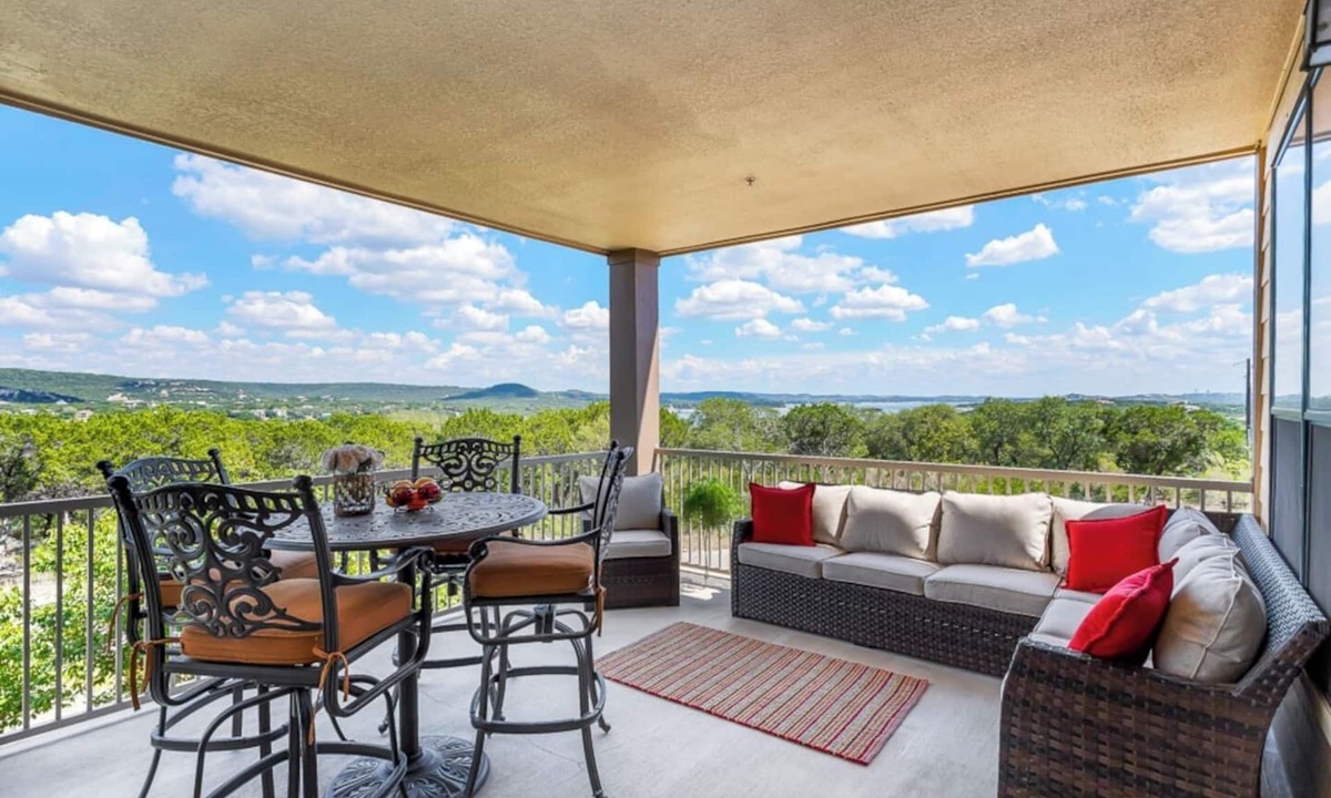 Leander Condo | Hollows Villa with Panoramic Lake Views/4 Pools