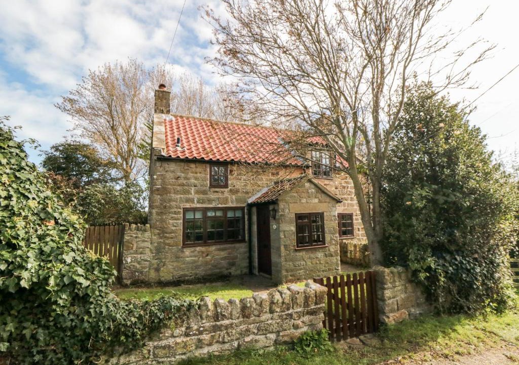 Briggswath House | Holly Cottage