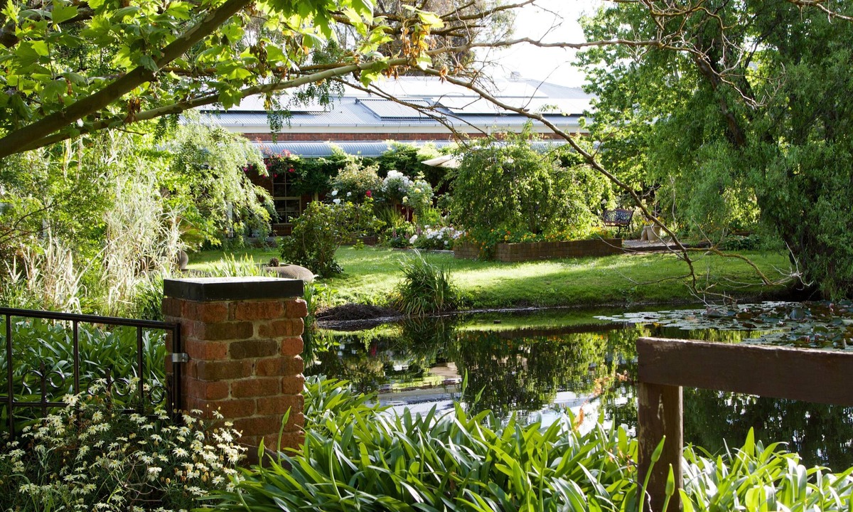Yarra Glen Bed & Breakfast | Holly Lane Mews