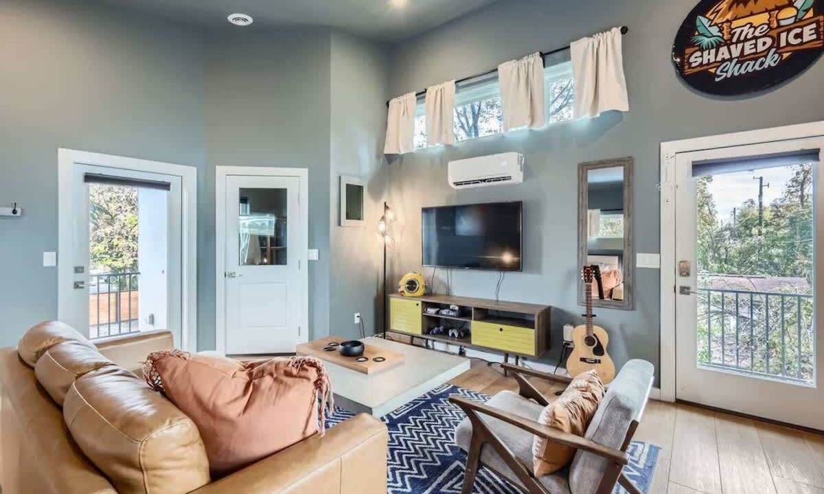 Holly Apartment | Holly Studio walkable to Downtown, bars, SXSW