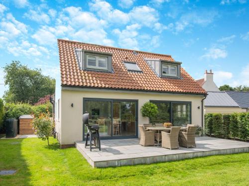 Ripley House | Holly Tree