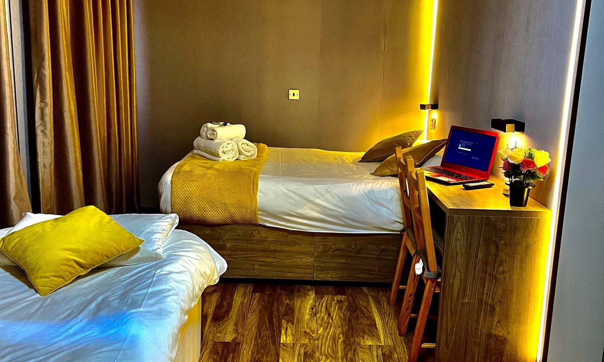 Oxford House | Hollybush Guest House