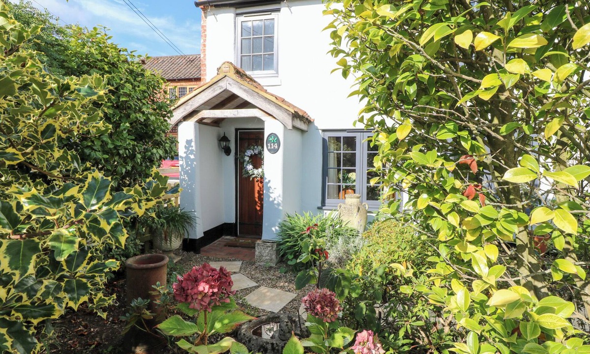 Briston Cottage | Hollyhedge Cottage