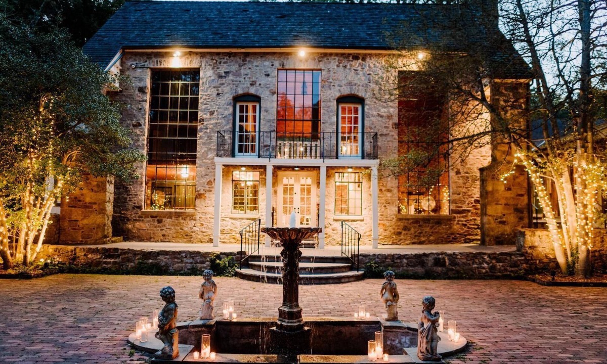 New Hope Bed & Breakfast | HollyHedge Estate