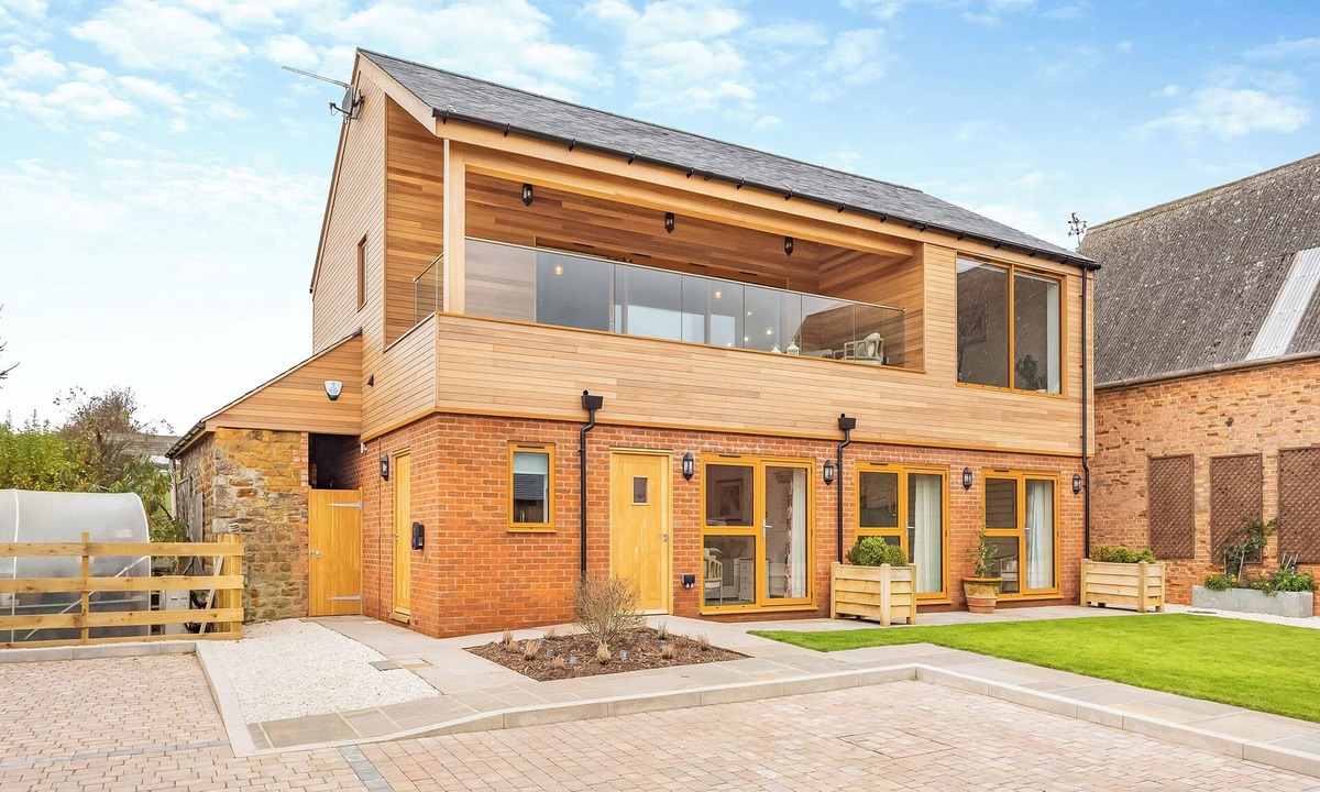 Twywell Cottage | Hollyhocks - UK47975