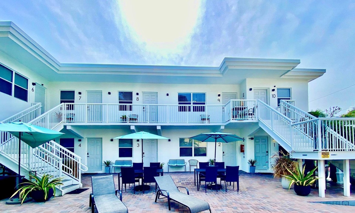 Hollywood South Central Beach Apartment | Hollywood Boardwalk Studio Fully Equipped Kitchen