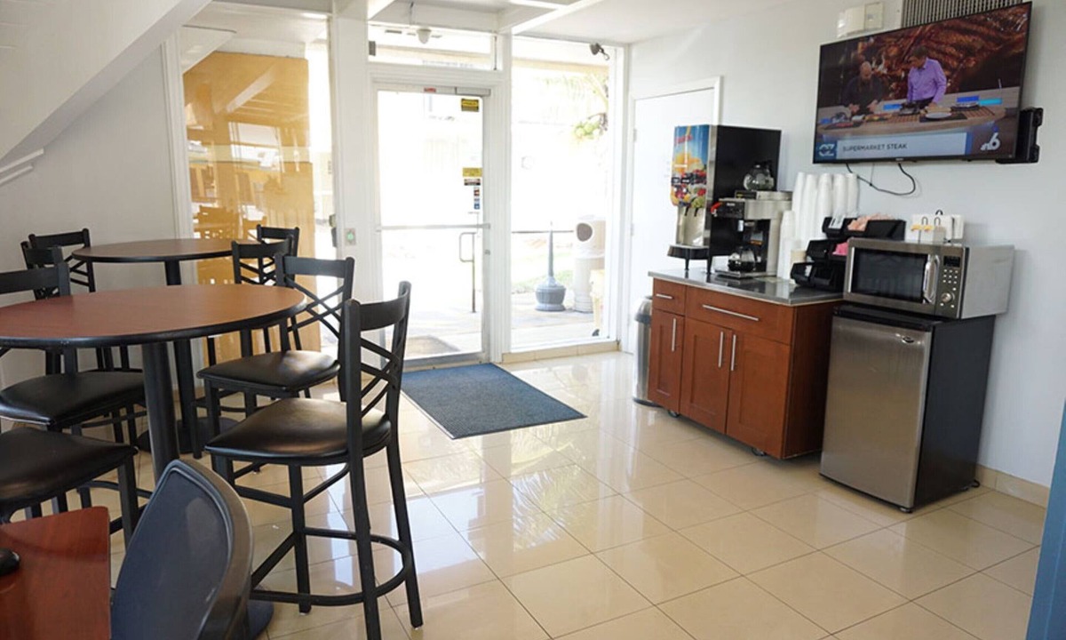 North Central Hollywood Hotel | Hollywood Gateway Inn