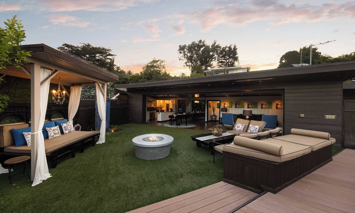 Los Angeles House | Hollywood Hills 3BR | City Views by Colby & Conrad