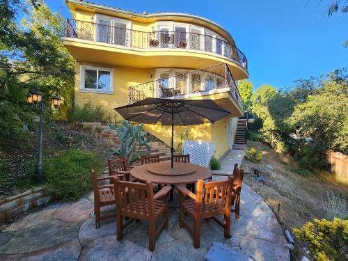 Hollywood Hills Apartment | Hollywood Hills Hideout Apartment!