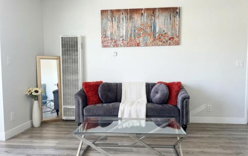 Hollywood Apartment | Hollywood Prime Location with Resort Style Pool, Free Parking and Close to Everything LA