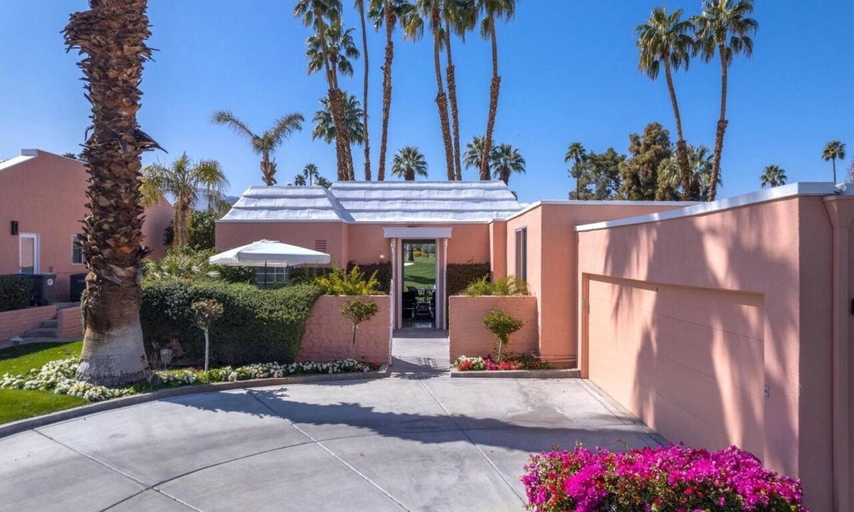 Palm Desert Resort | Hollywood Regency Style with Stunning Views - GOLF available!