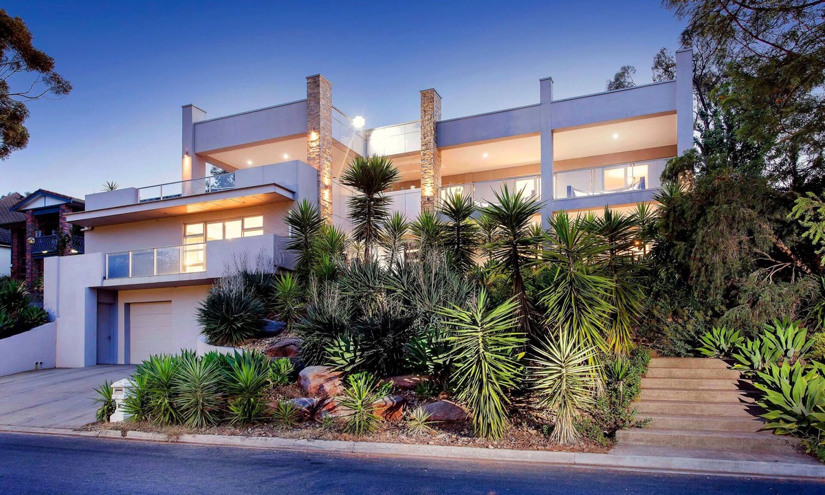 Burnside House | Hollywood Tree House