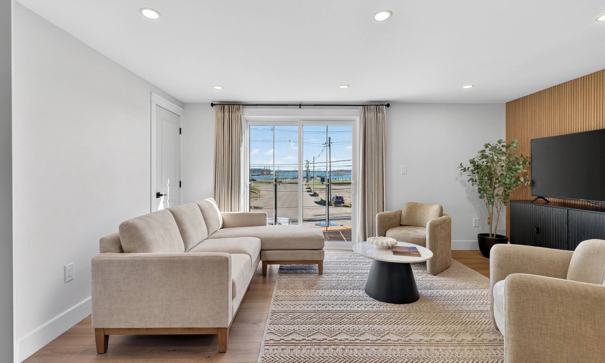 Summerside Apartment | Holman's Harbourview Suite -Renovated Waterview Suite in the Heart of Summerside