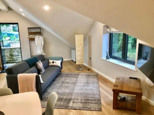 Hepworth Apartment | Holmfirth, self contained loft with breakfast