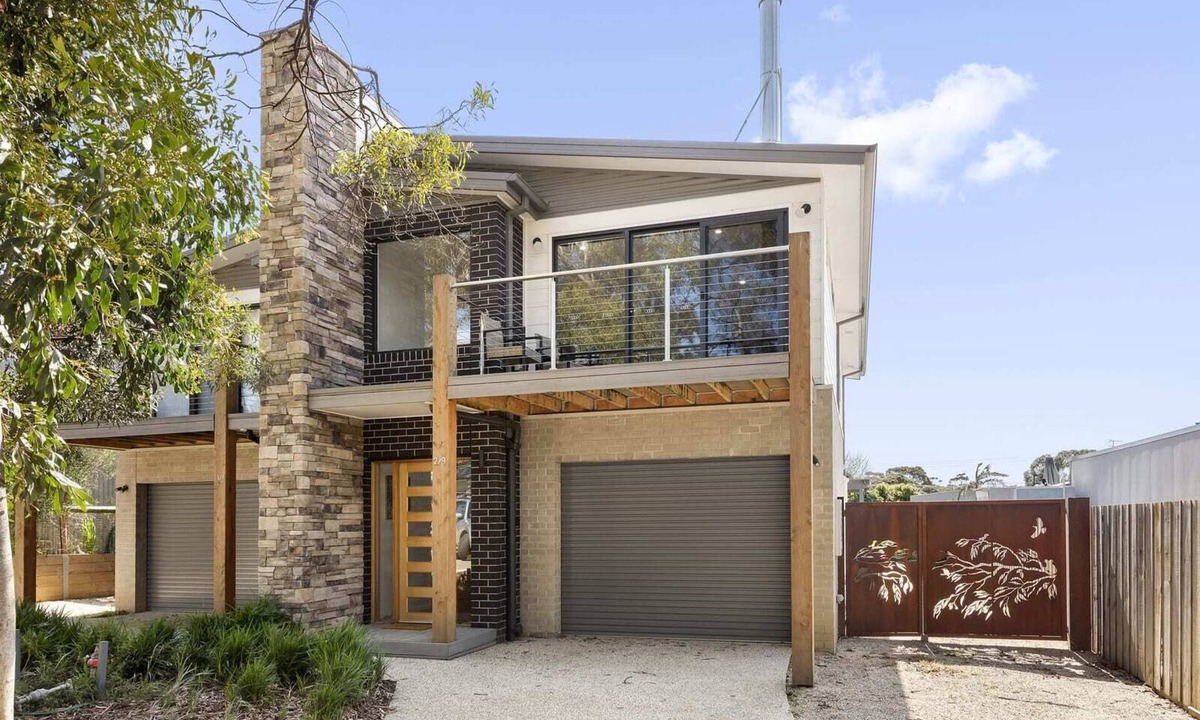 Anglesea House | Holmly 2 - Premium Position, Walk to Everything!