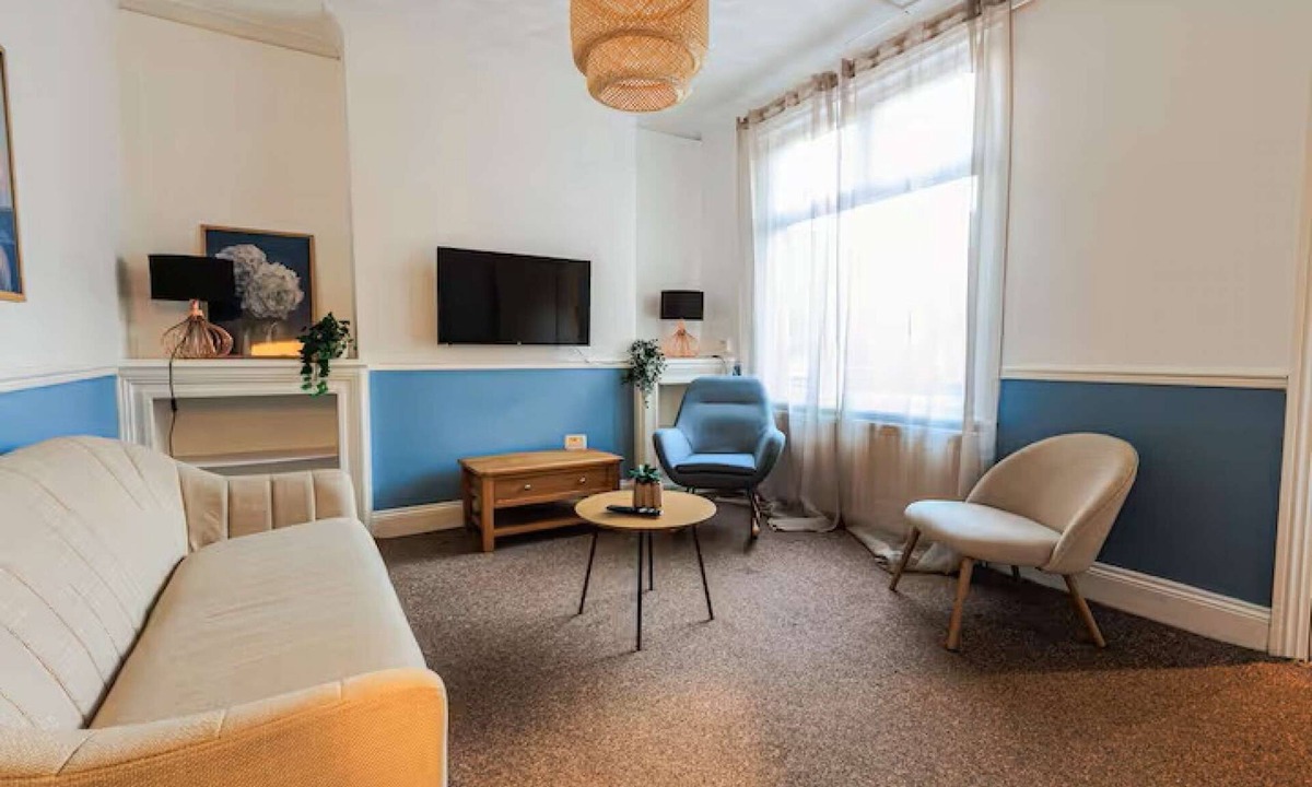 Hartlepool House | Holt House Spacious House in Hartlepool