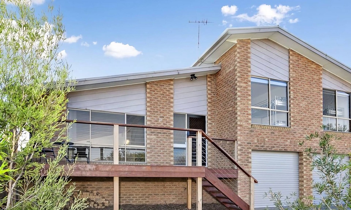 Torquay House | Holyhead On Whites Beach 11