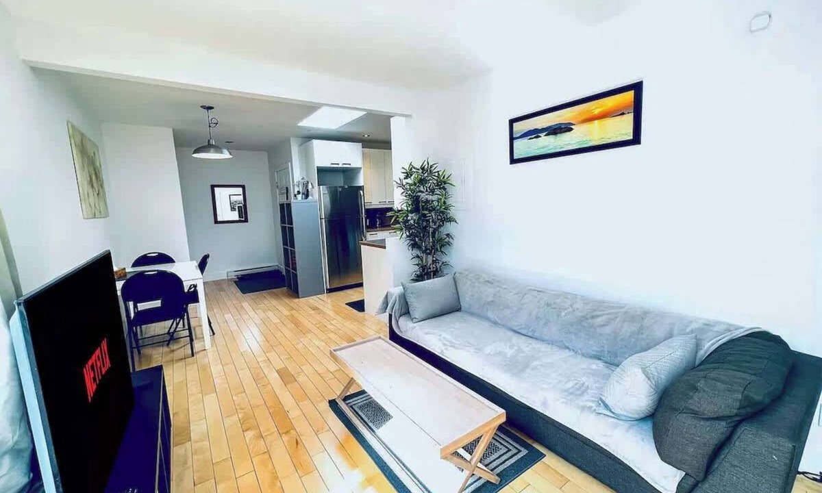 Viauville Apartment | Homa 1 | A haven of light | WiFi | Workdesk | AC