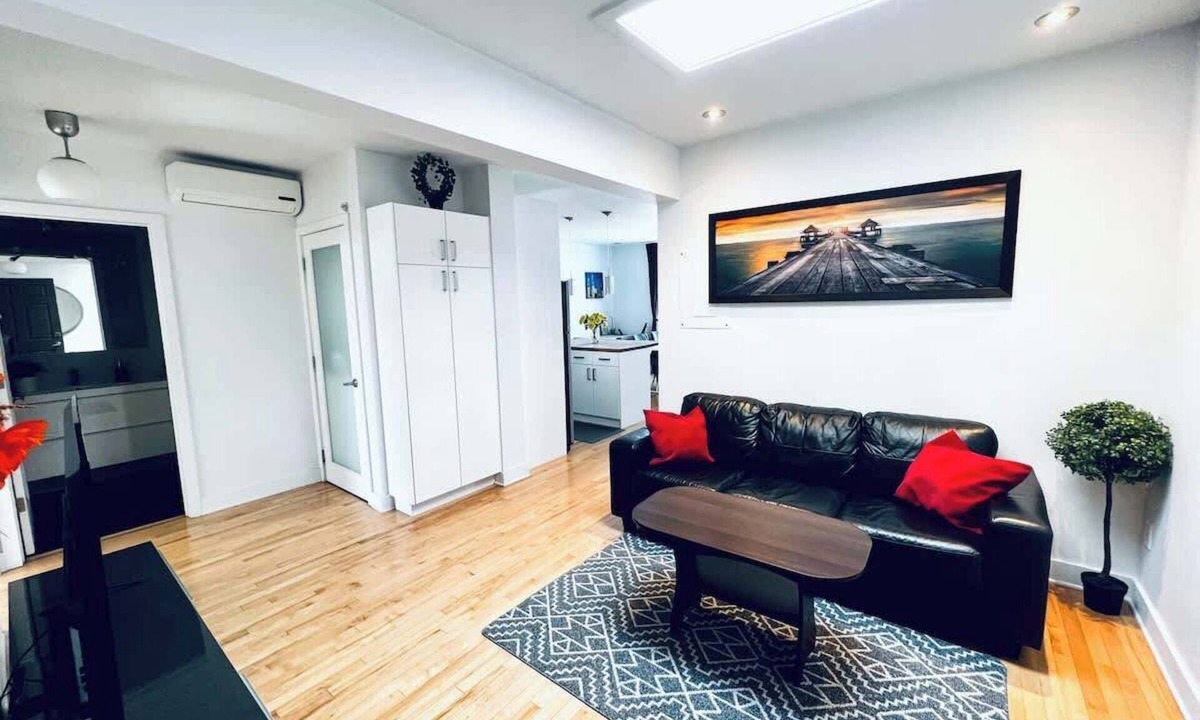 Viauville Apartment | HoMa-2 Bright Top-Floor Homa Retreat