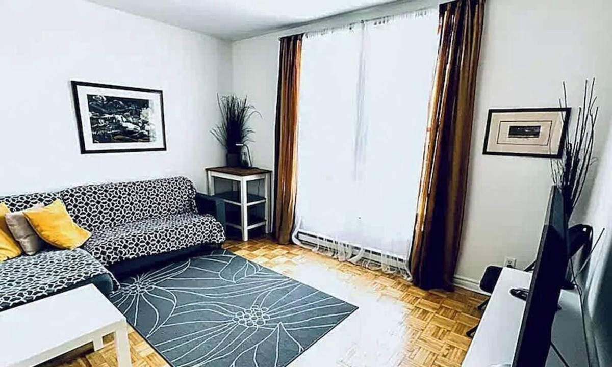 Viauville Apartment | Homa 4 Haven of light WiFi Workdesk AC