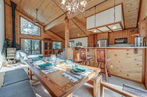 Truckee House | Home 1 Mi to Downhill Ski Resort: Bring Your Pets!