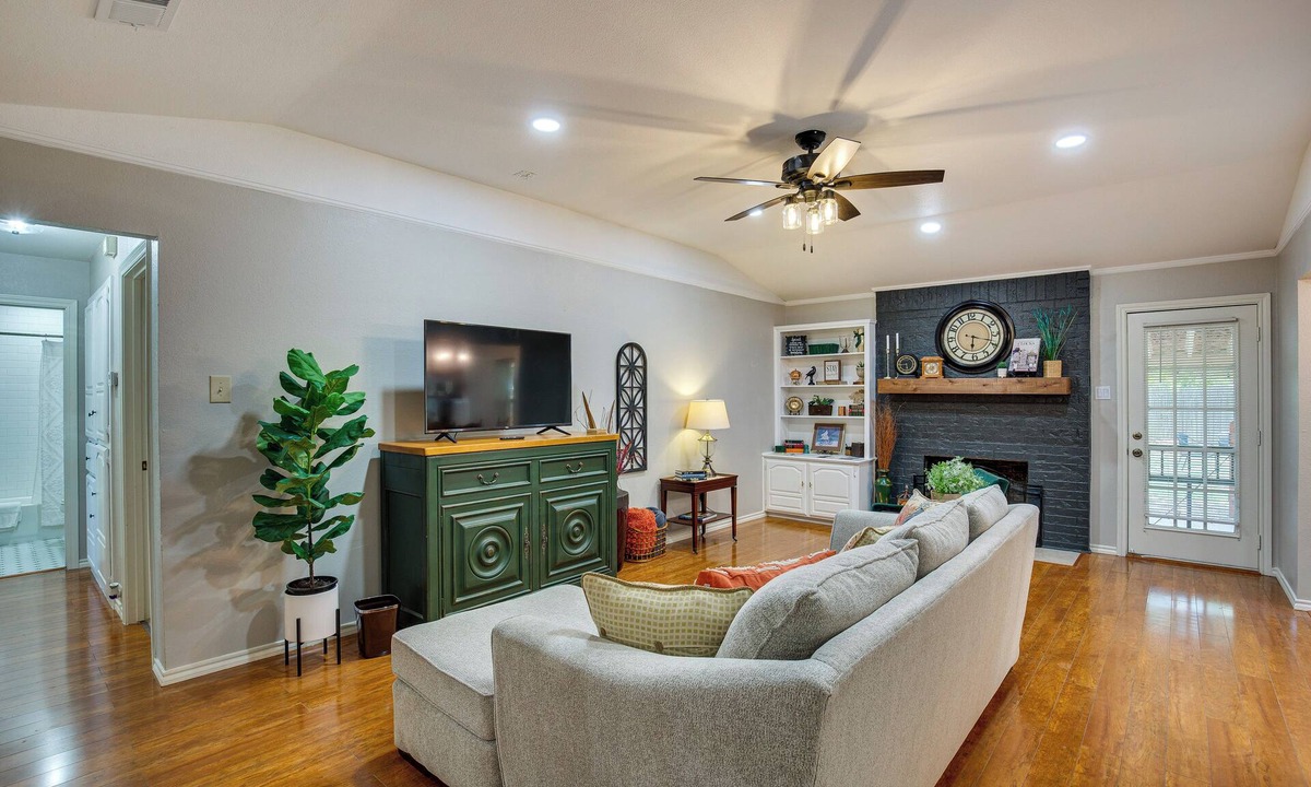 Waxahachie House | Home 1 Mi to Historic Gingerbread District & Dtwn!