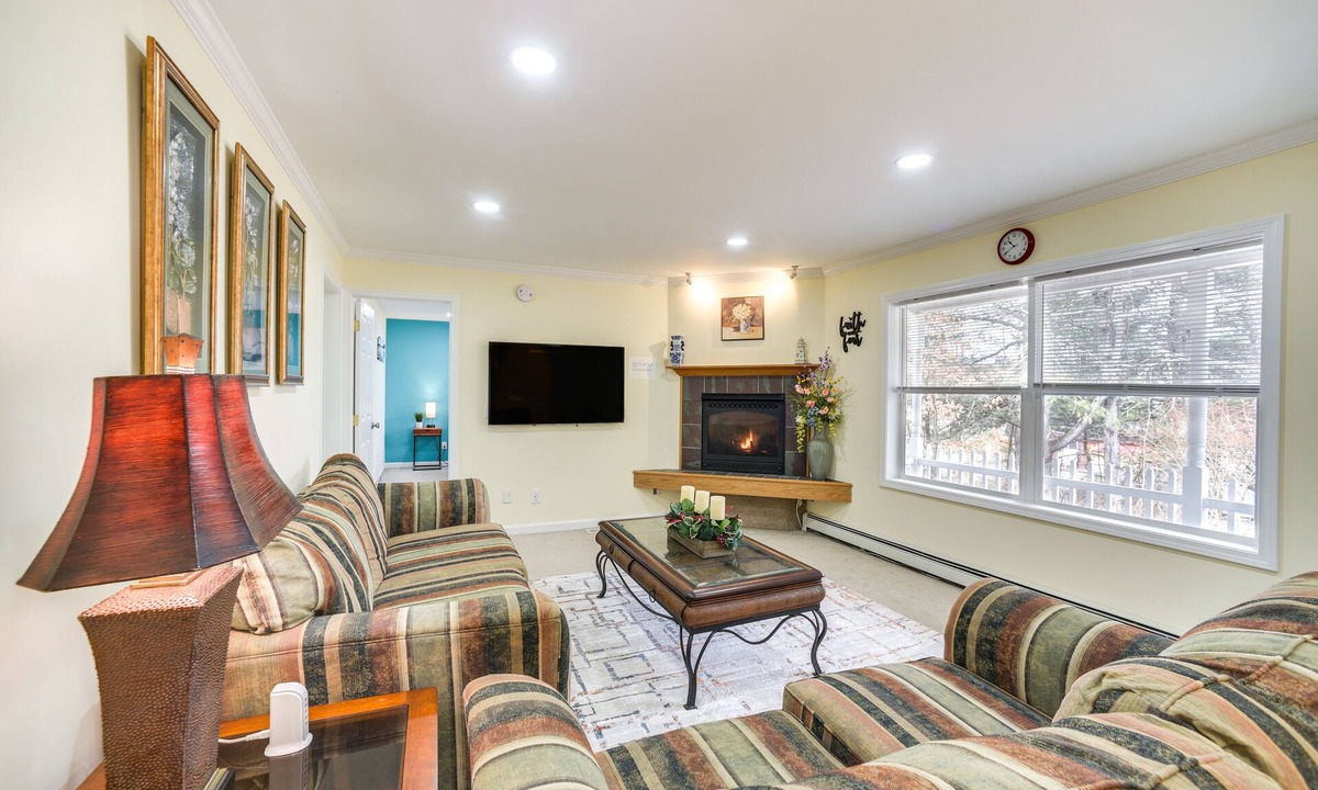 Lake Luzerne-Hadley House | Home 1 Mi to Wayside Beach, Near Belmont Stakes!