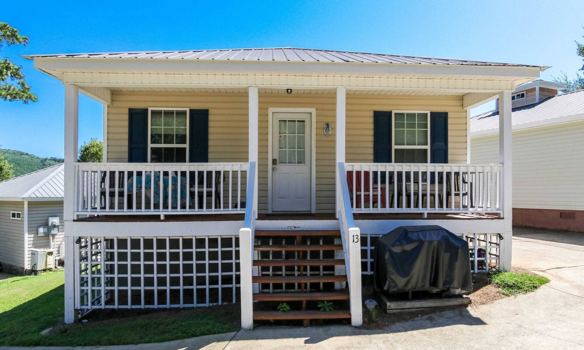 Leesburg House | Home #13 Decks Docks FlipFlops(No Pets)