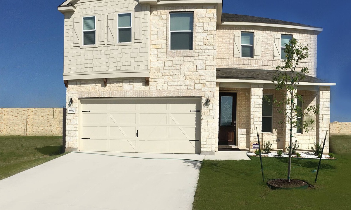 Del Valle House | Home 3600 SQFT - sleeps 11 people very comfortably