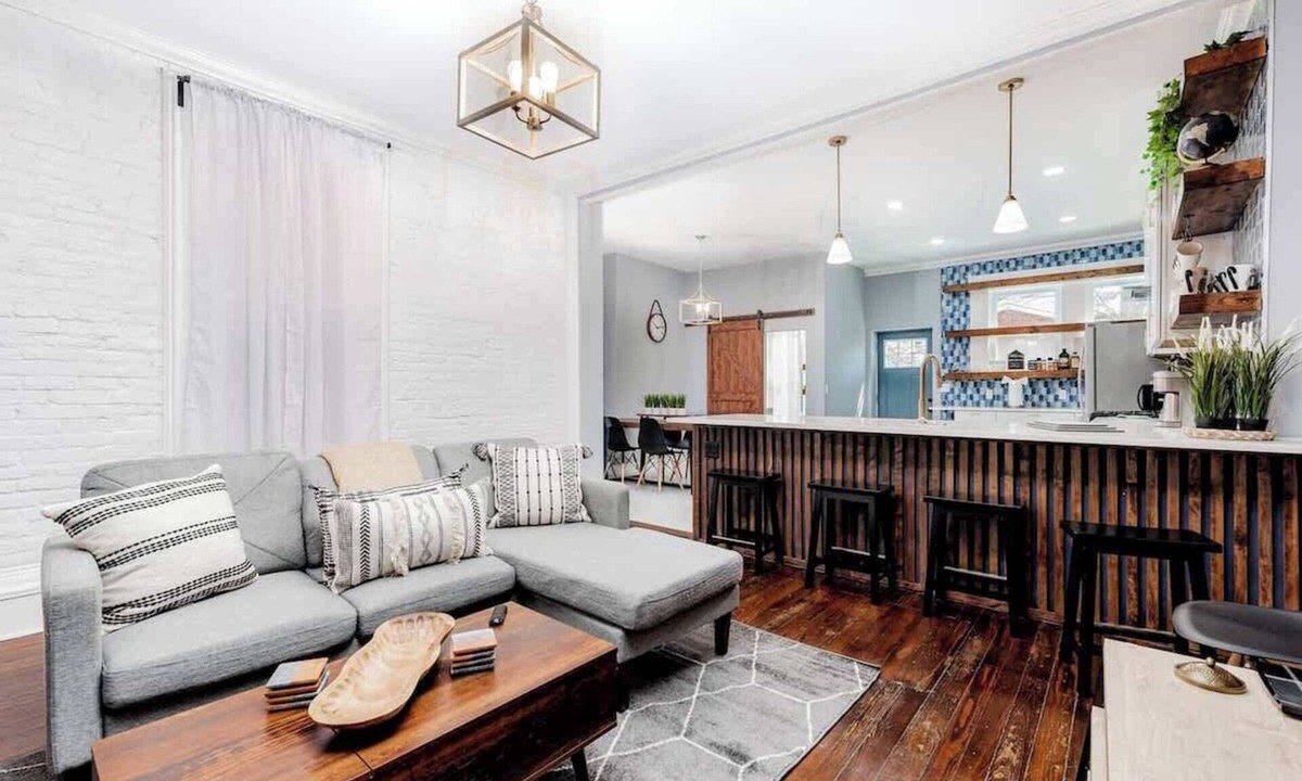 Benton Park West Condo | Home 4 King Beds - Large Garage by StayStLouis
