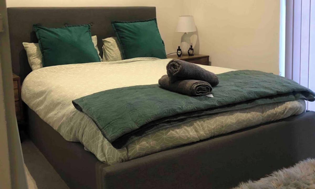 Brierley Hill Apartment | Home Away From Home1