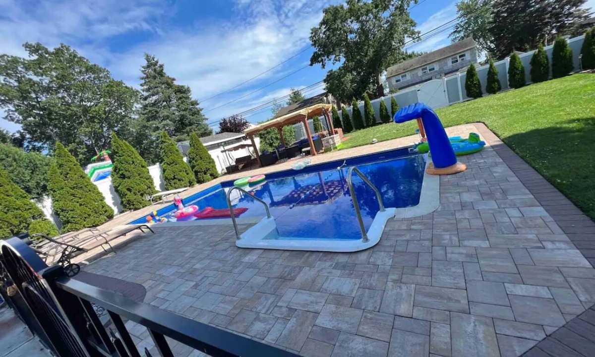 West Babylon House | Home away from home