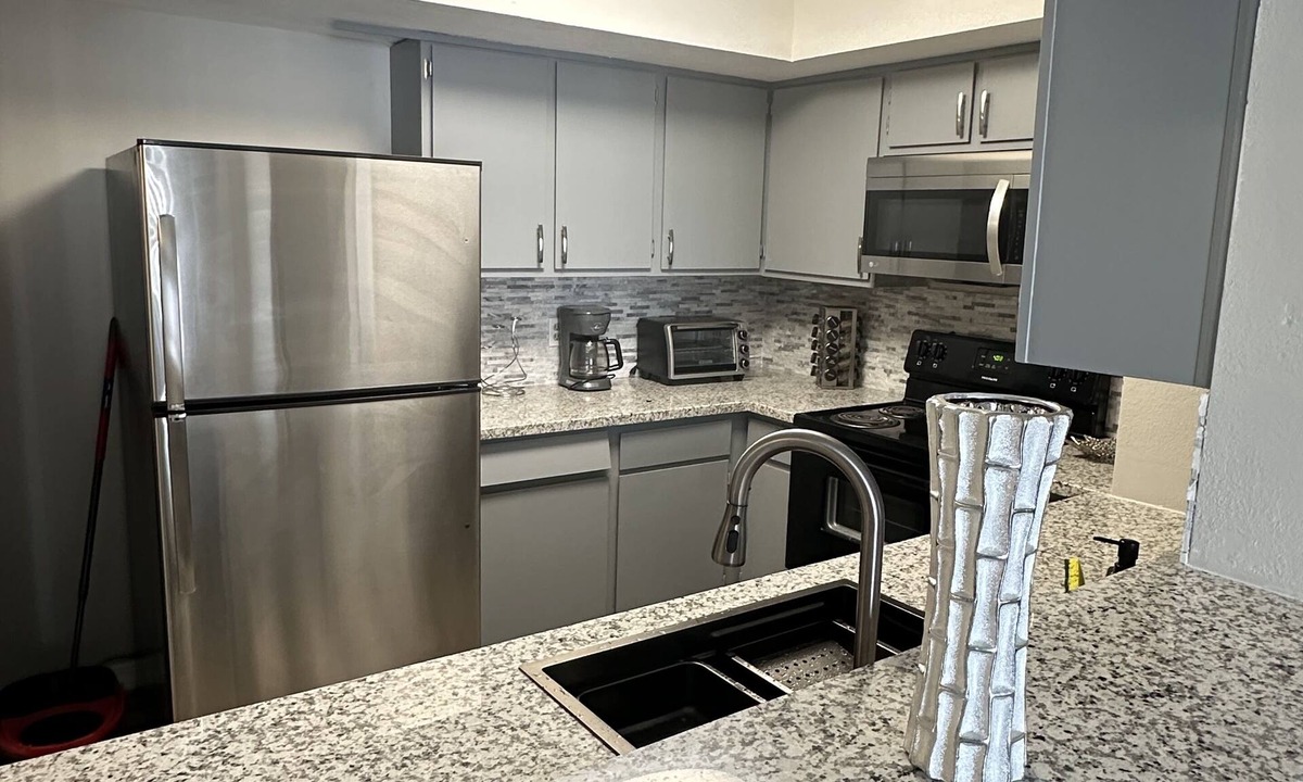 South Main Apartment | Home Away From Home-2 Bedroom Apartment