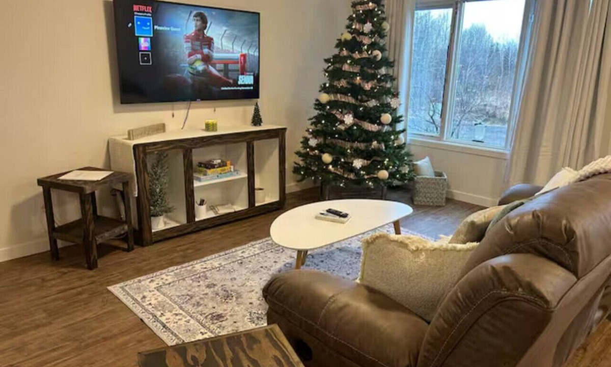 Longlac Apartment | Home Away from Home!