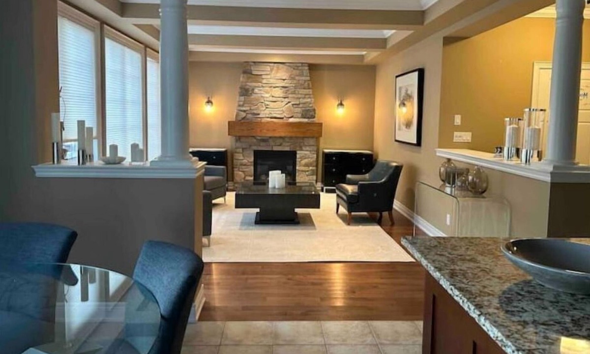 West Lincoln House | Home away from home..