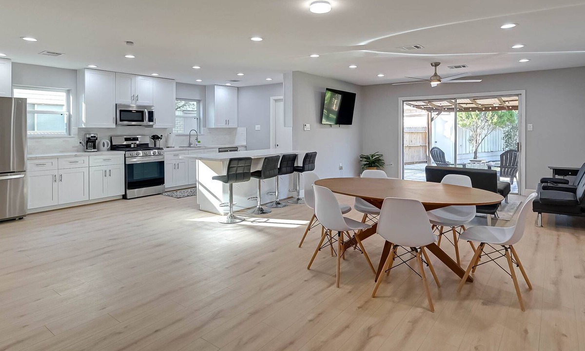 Houston House | Home away from home. Comforting Medical Rental
