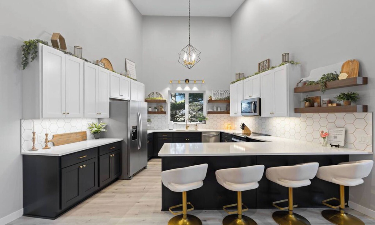 Columbus Other | Home Away From Home: From Abandoned to Luxurious!