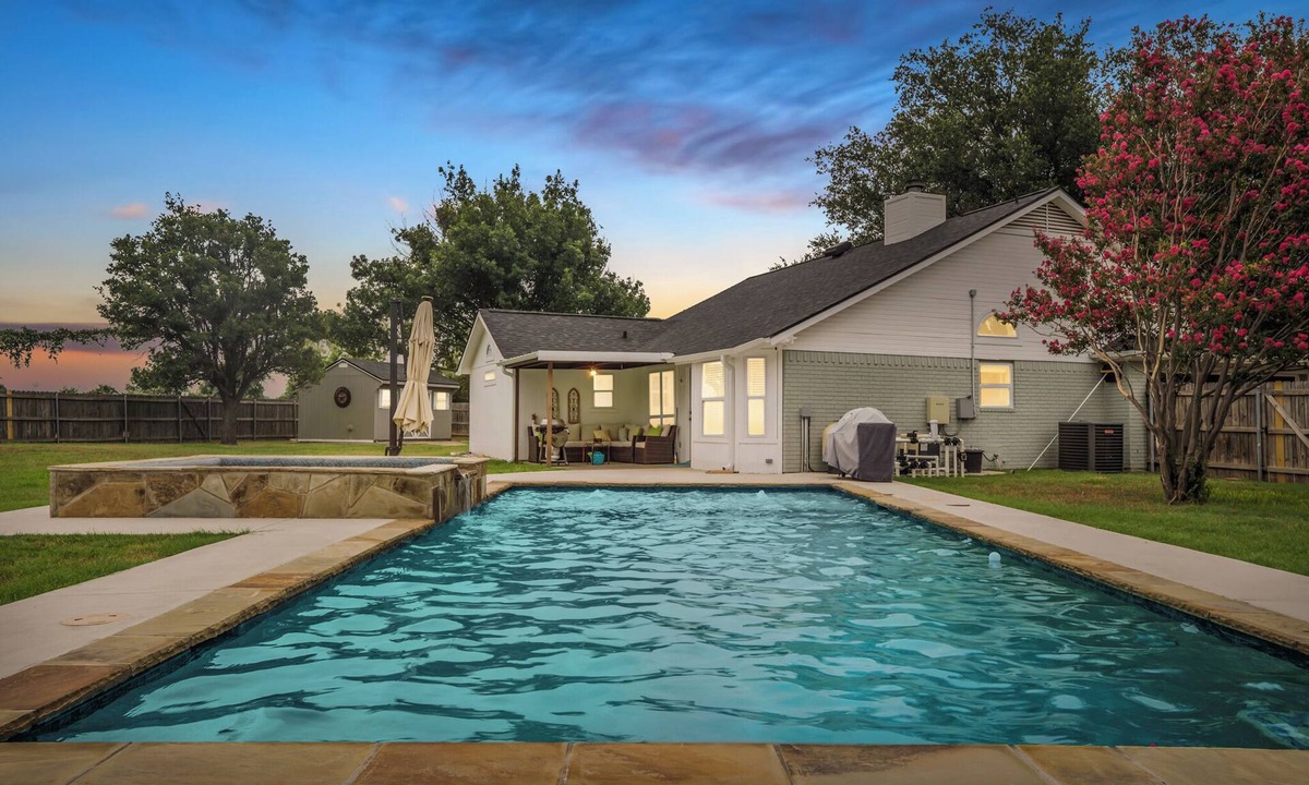 Waco House | Home Away From Home - Lake Waco