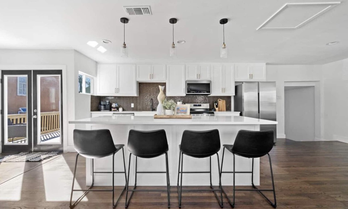 West Dallas House | Home away from home.Minutes to everything Dallas!