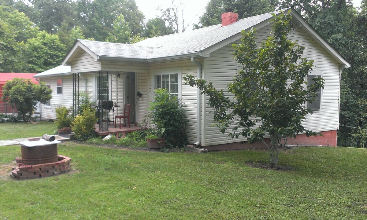 Toccoa House | Home away from Home. Pet friendly.