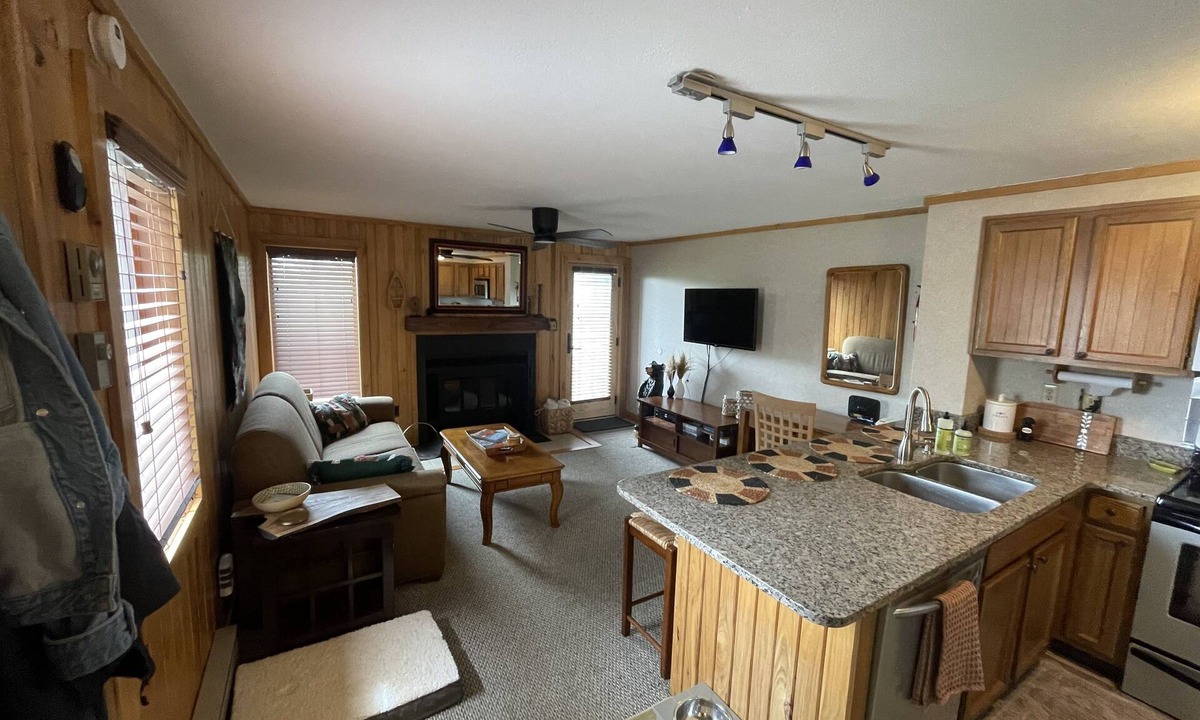 Edray Apartment | Home Away From Home - Powderidge