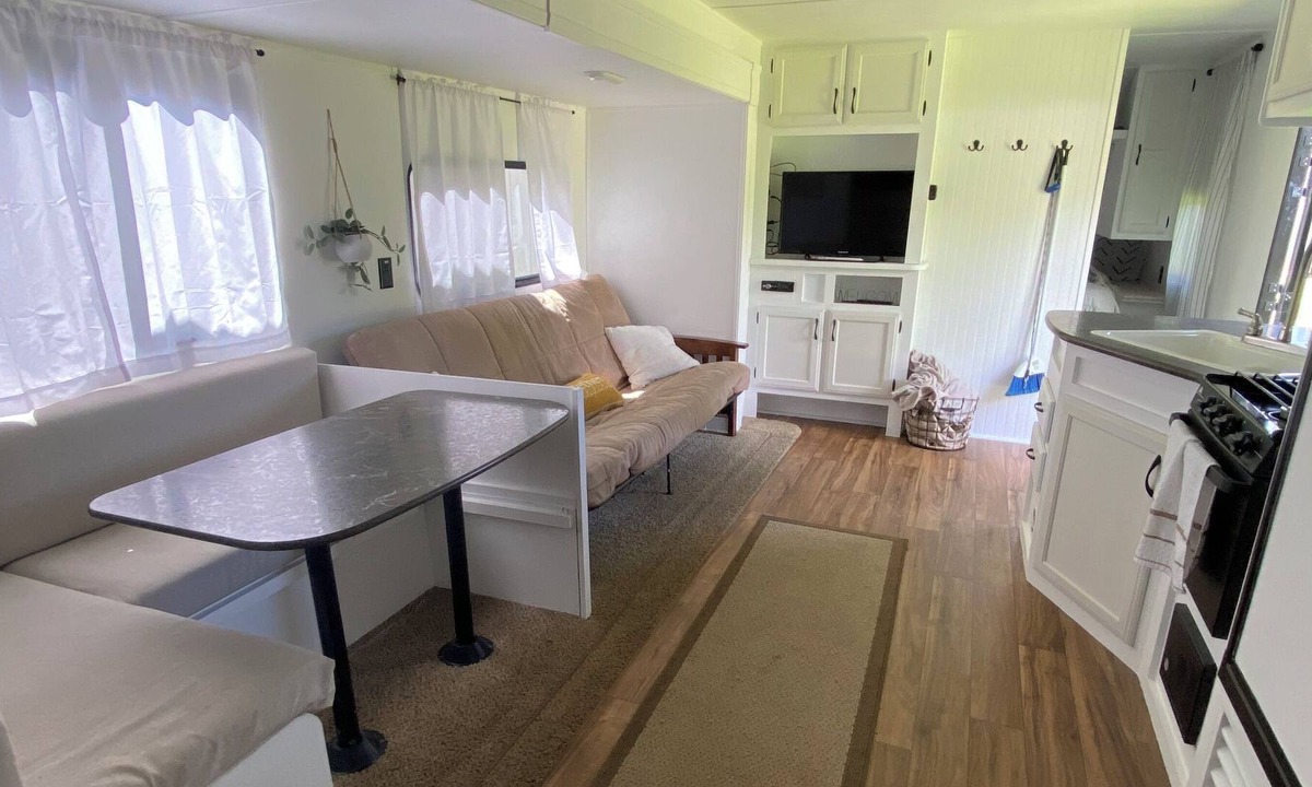 Albany House | Home away from home - private Pool!!!