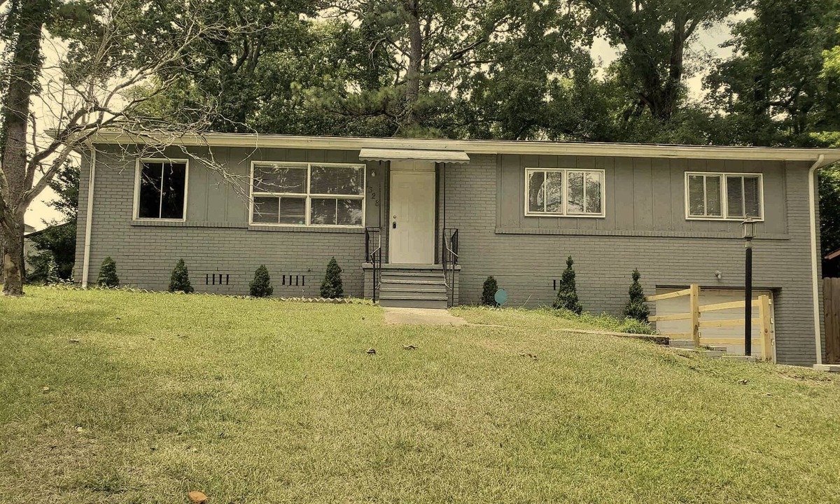 New Castle House | Home Away From Home!