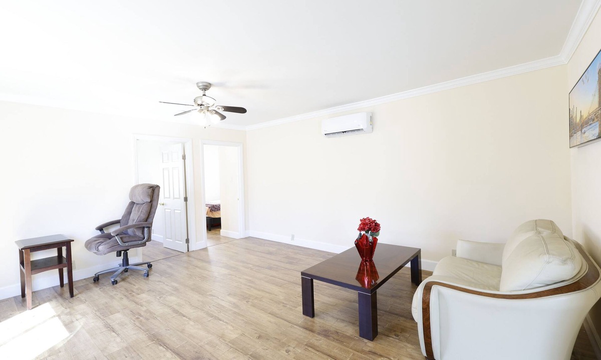 Northridge House | HOME AWAY FROM HOME
