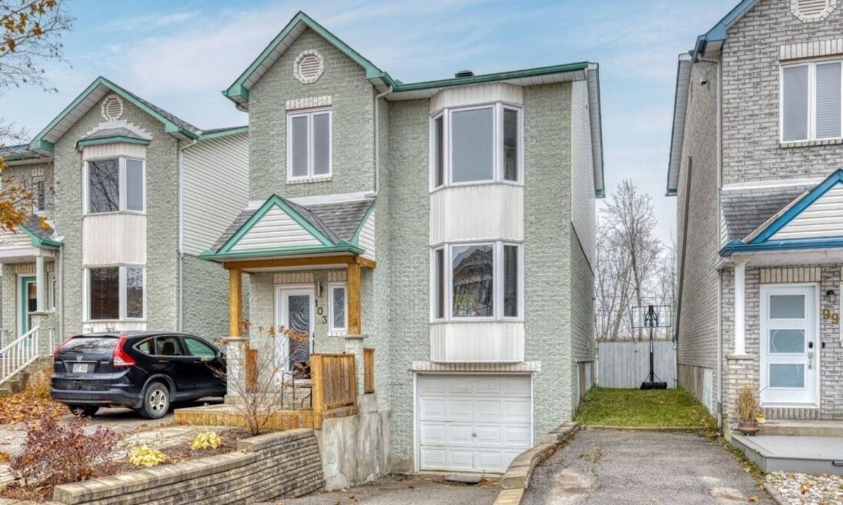 Communaute-Urbaine-de-l'Outaouais House | Home away from home with a pool in Gatineau