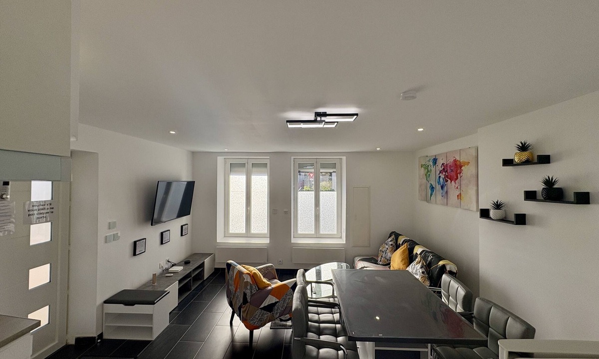 Barriere Saint Marc Apartment | HOME & CARE