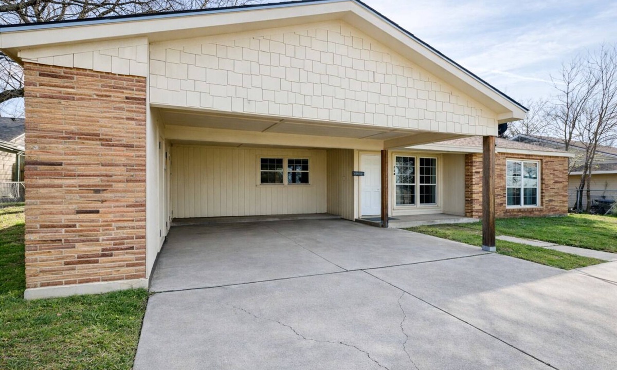 Gatesville House | Home centrally located in Gatesville